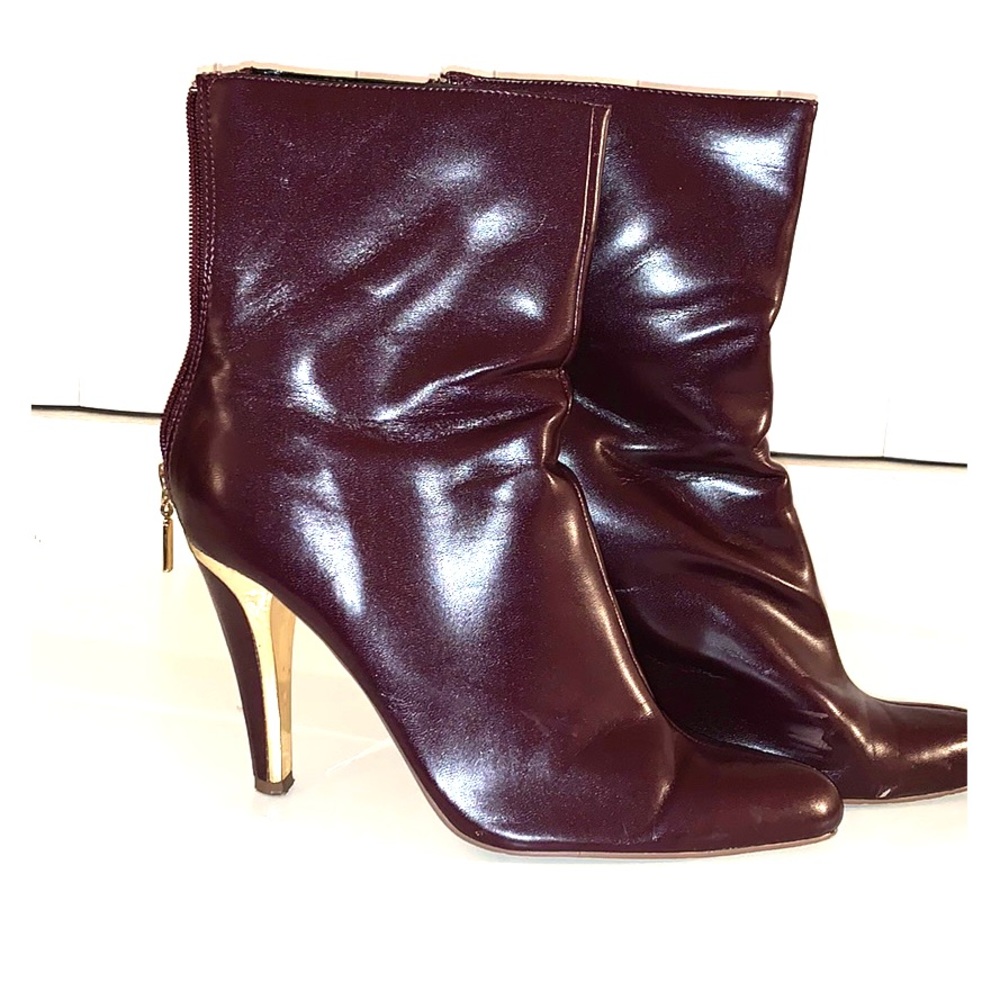 Barefeet branded eggplant-colored Ankle boots